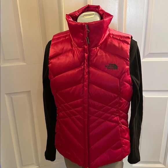 The North Face Down Filled Aconcagua 550 Puffer Vest Fuchsia Pink S NWOT - Picture 2 of 10